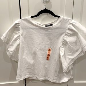 NEW ZARA shirt!!! Puffy ruffle sleeve’s white top!